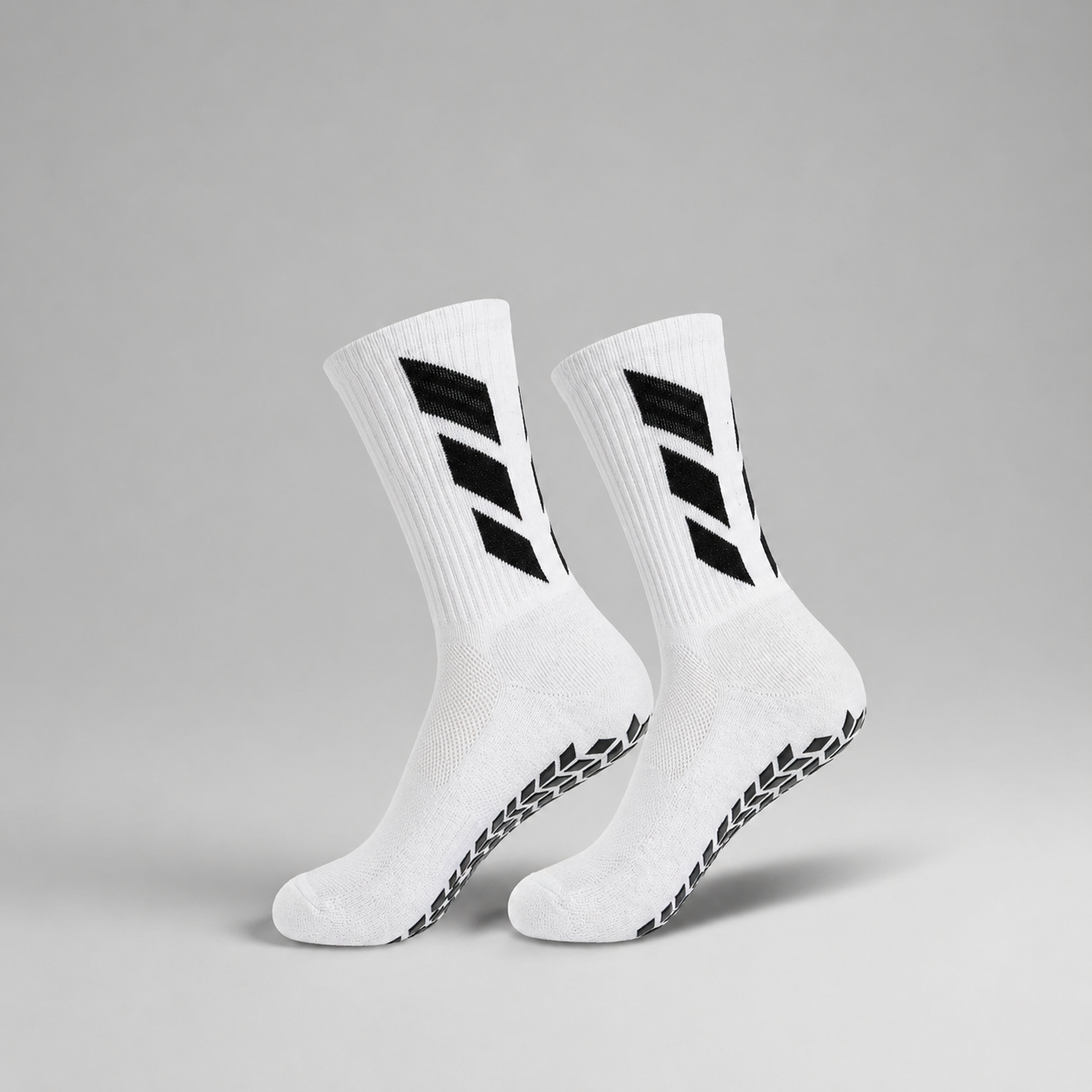 🎁 Plain Grip Socks (100% off)